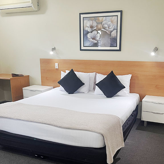 Nambour Height King Motel Room