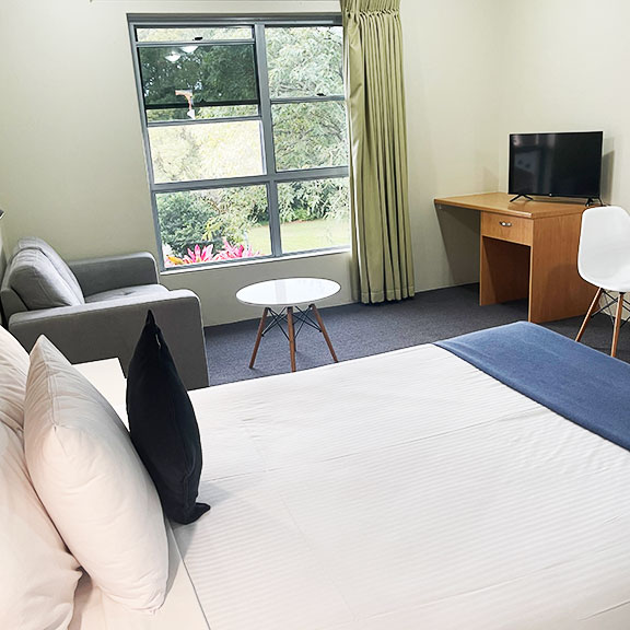 Nambour Height Queen Self Contained Motel Room