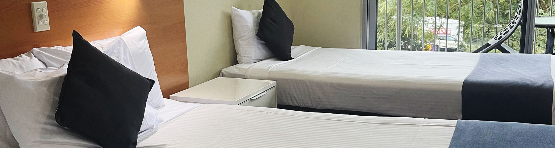 Nambour Heights Motel Queen + Single Self Contained Room